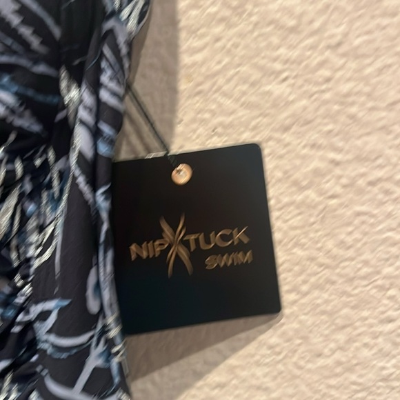 New Niptuck Women’s Slimming Tummy Control One Piece Swimsuit Size 6 NWT - Picture 5 of 13